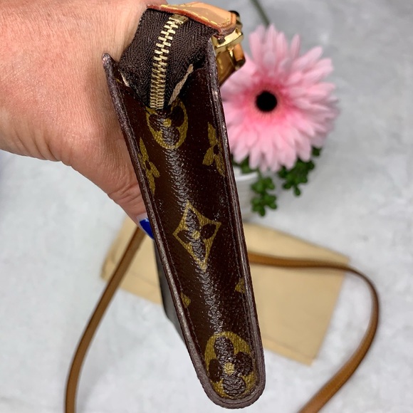 LOUIS VUITTON Monogram Bucket Pouch GM with Louis Vuitton Strap- removable - Picture 8 of 16